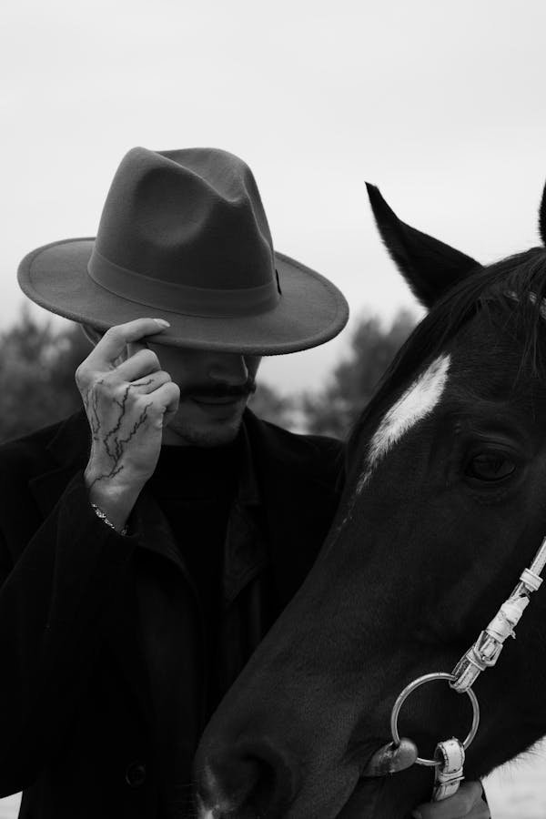 Le chapeau cowboy homme : style et confort réunis